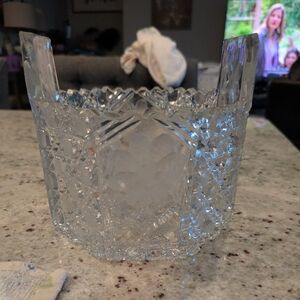 BEAUTIFUL AMERICAN BRILLIANT CUT GLASS & INTAGLIO ICE BUCKET